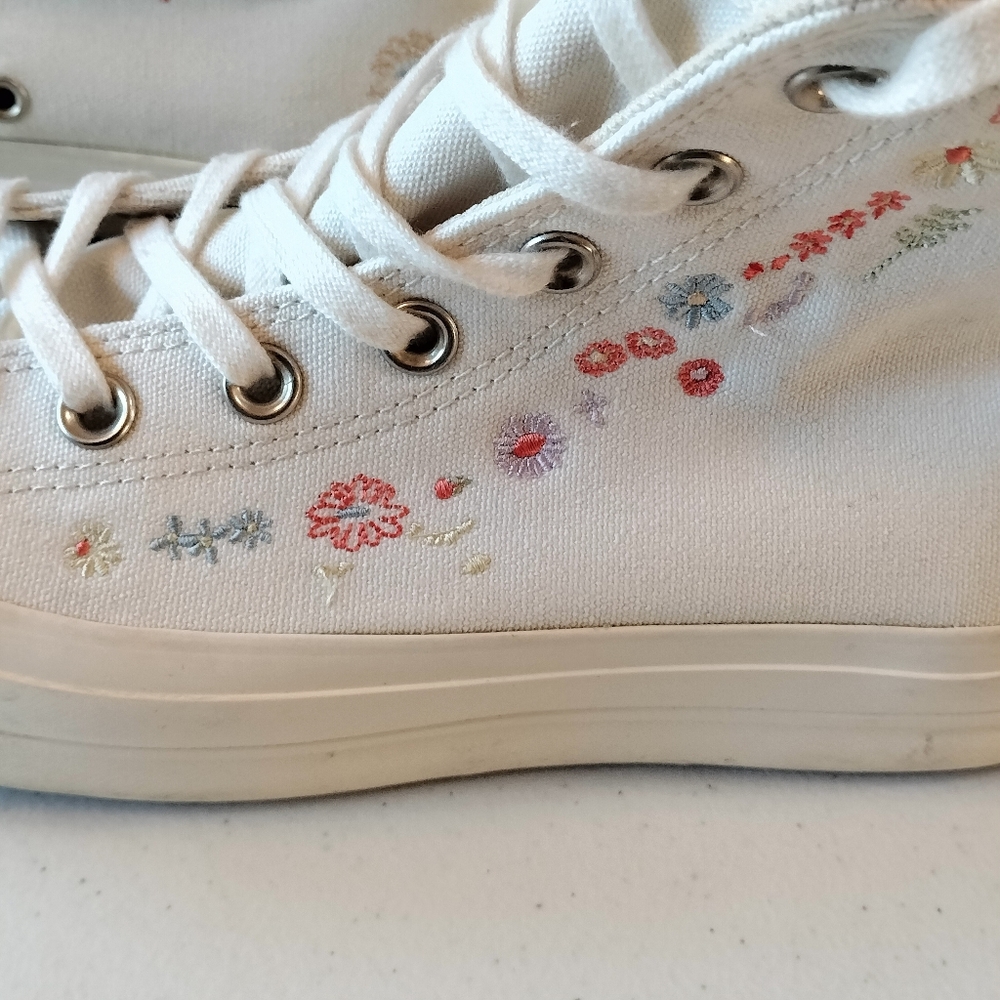 Converse All Star Lift Platform White High-Tops 9 Embroidered Floral Sneakers - Picture 6 of 12